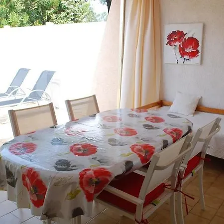 בית נופש Renecros 1 A 30 M De La Grande Terrasse Wifi Clim Parking